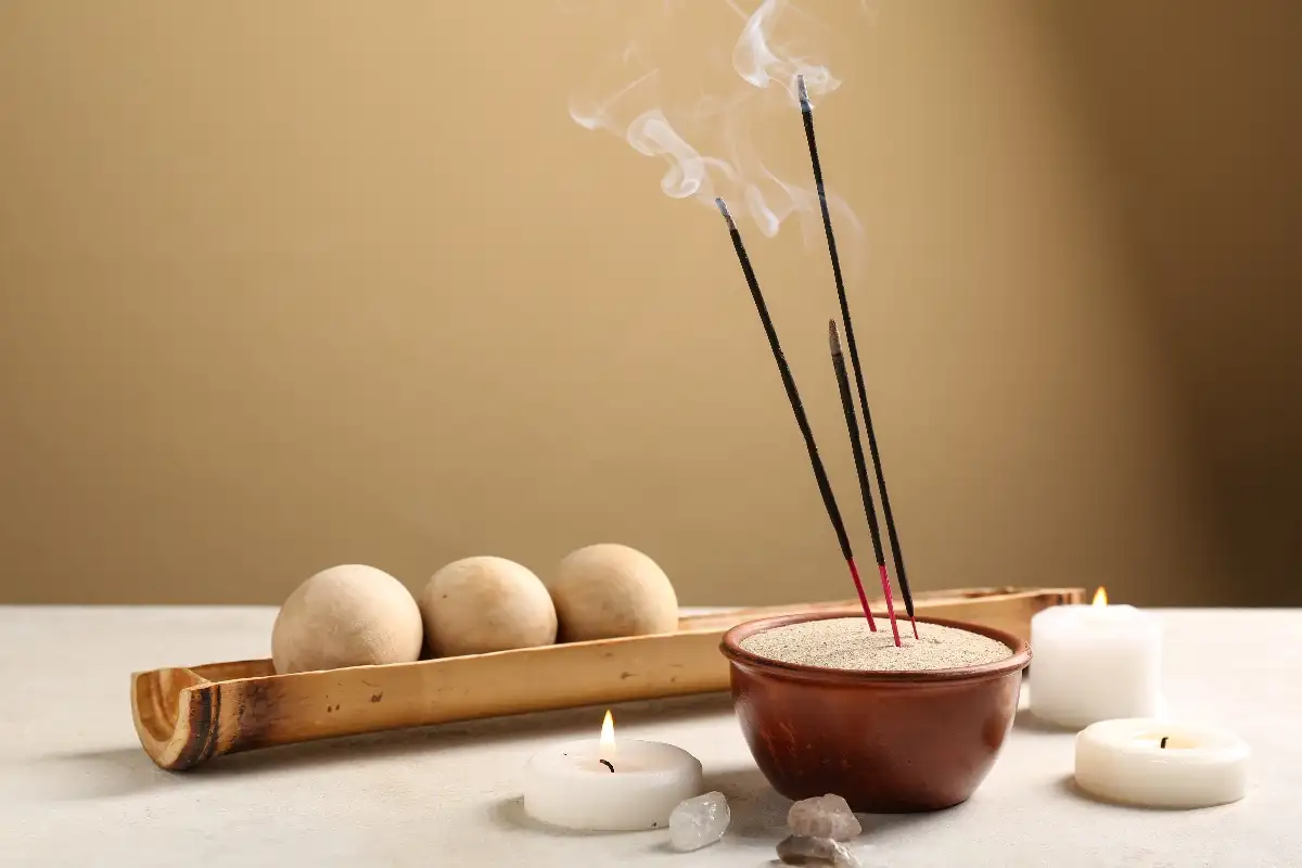 Encens et fumigations